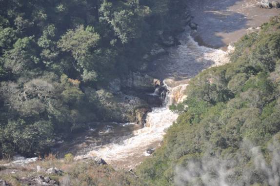 O turbulento rio Iapó, no P.E do Guartelá, região de Tibagi - PR